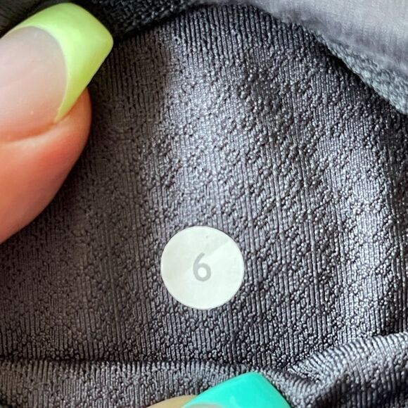 𝅺lululemon Run: Inspire Crop II Coal/Heathered - Picture 5 of 7